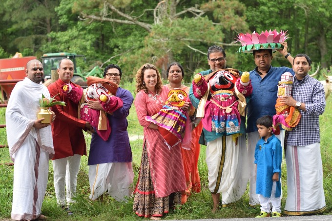 GOD Atl_holding idols680.jpeg